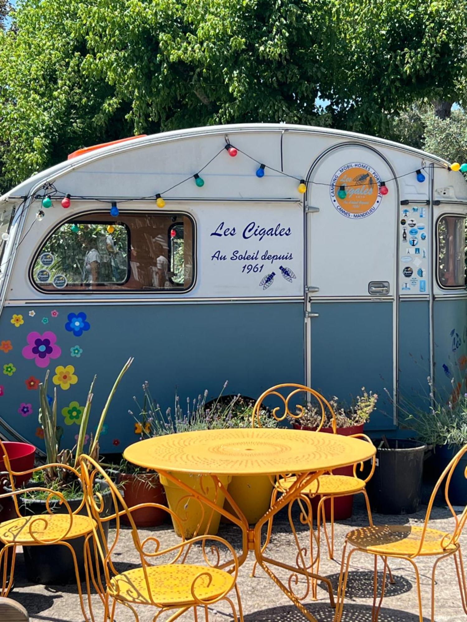 Отель Camping Les Cigales Мандельё-ла-Напуль Экстерьер фото