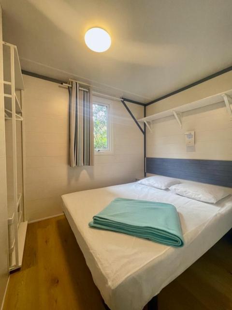 Отель Camping Les Cigales Мандельё-ла-Напуль Экстерьер фото