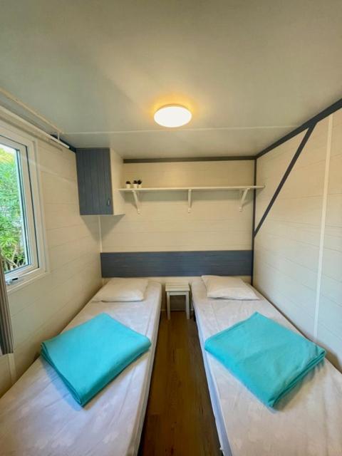 Отель Camping Les Cigales Мандельё-ла-Напуль Экстерьер фото
